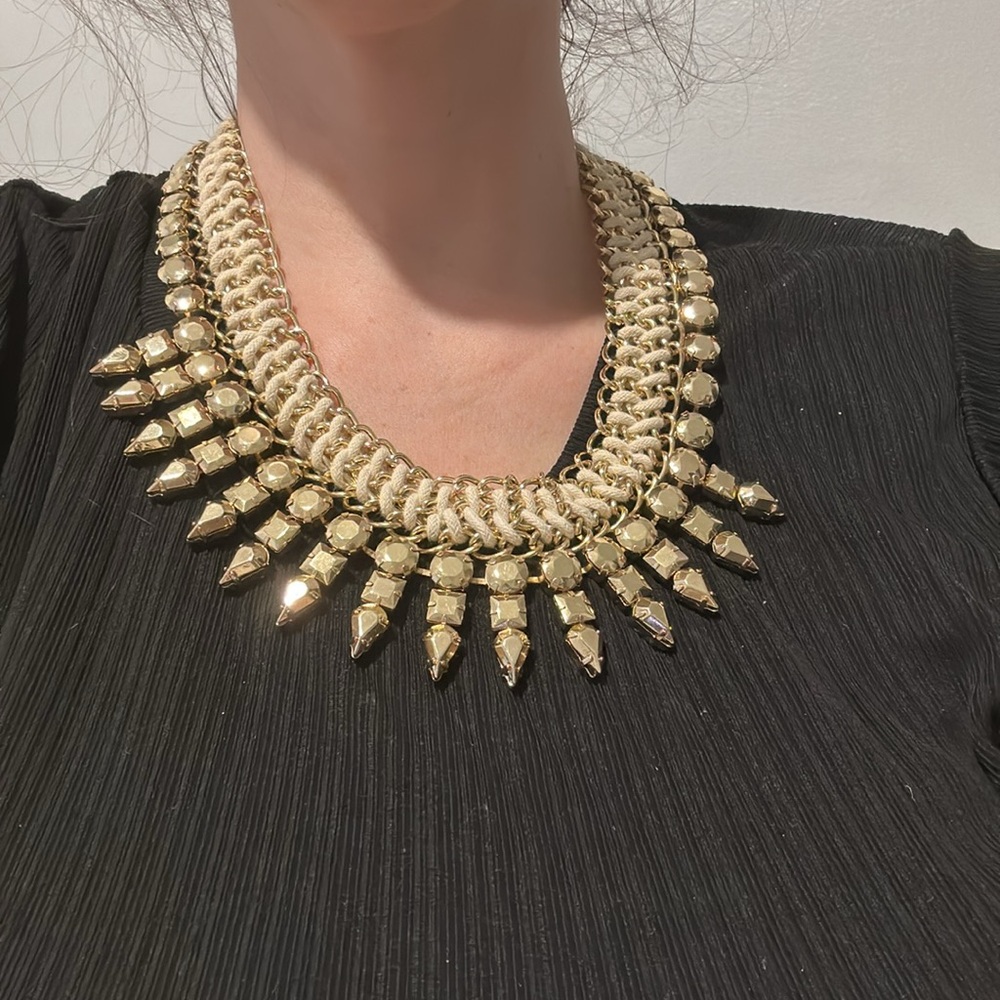 BCBG women’s gold necklace